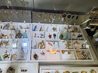 Hawaiian Isles Jewelry and collectables