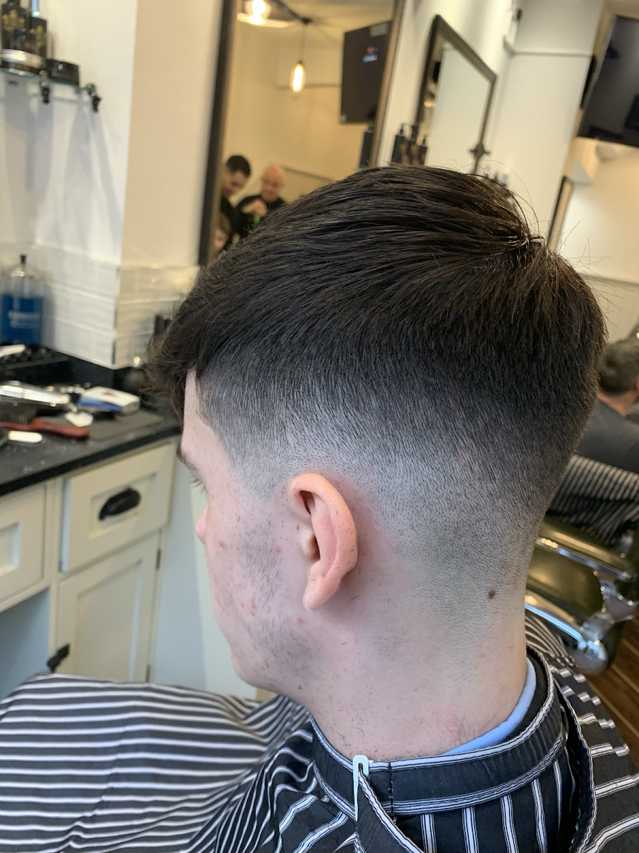 primos gentlemen’s barbershop tring in 30 High St, Tring HP23 5AA, UK - Beauty Salons And Hairdressers featuring Good for Children