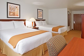 Holiday Inn Express Newell-Chester WV, an IHG Hotel