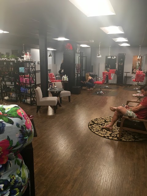 Très Lounge - Luxury Beauty Salon (Westfield, MA)