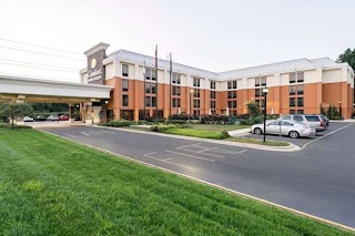 Comfort Inn & Suites Newark - Wilmington