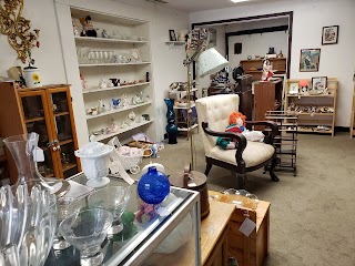 Unique Treasures Antiques & Collectibles Store