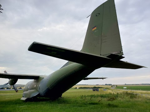 Zum Fliegerhorst in Asmusstedt