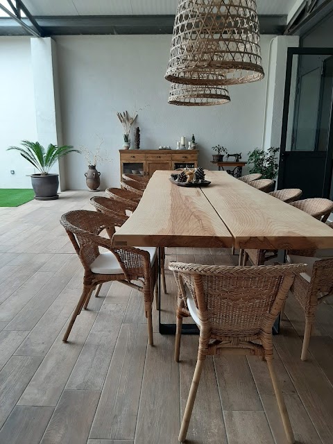 Muebles de estilo industrial. MÖLTWOOD. Mesas a medida en Olot (Girona).