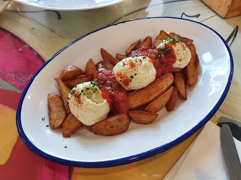 Foto de Plato Plató - Calle Progreso, 27, Sevilla, España
