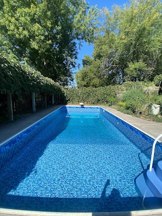 B & B Pools LLC