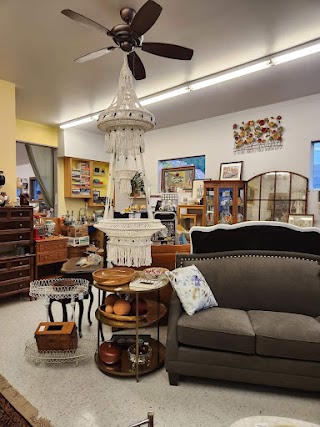 Aal Yours - Consignments, furniture restoration and more