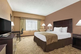 Ramada by Wyndham Paintsville Hotel & Conference Center