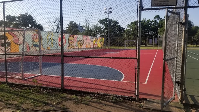 Lake Cliff Basketball Courts