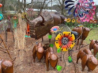 The Zoo Groovy Metal Yard Art