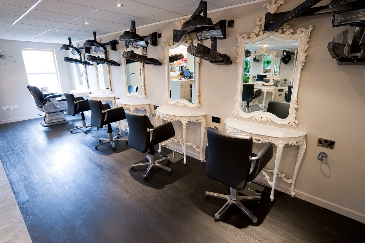 K H D Hairdressing in Manor House, 1 Macaulay Rd, Broadstone, Poole, Broadstone BH18 8AS, UK - Beauty Salons And Hairdressers featuring Restroom
