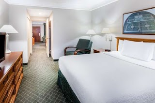 La Quinta Inn & Suites by Wyndham Madison American Center