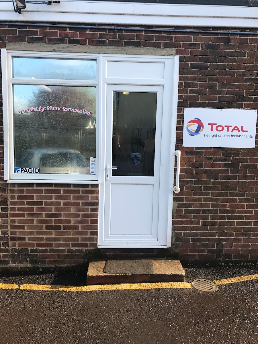 Greatbridge Motor Services Ltd in 70 Greatbridge Rd, Romsey SO51 8FG, UK - Car Repair And Mot Garages featuring 