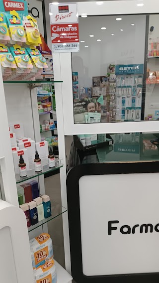 Farmacia CARPES. Abierto de 9 a 22 horas de lunes a sábado