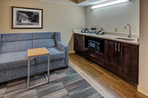 Photo of Hampton Inn Dumfries - 16959 Old Stage Road, Dumfries, VA 22025, USA