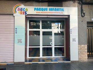 Arco iris Parque infantil. Celebra el cumpleaños en nuestro parque de bolas.