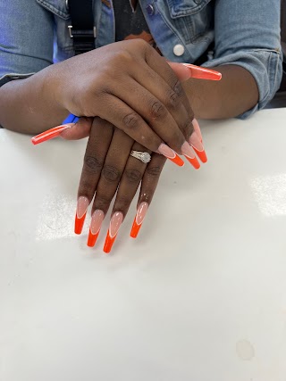 L A NAILS - Chicago