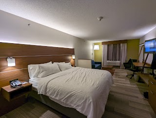 Holiday Inn Express & Suites Cincinnati SE Newport, an IHG Hotel