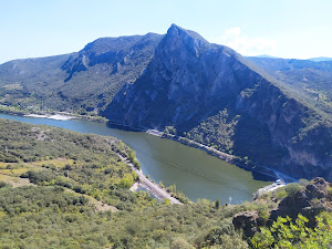 Parque natural da Serra da Enciña da Lastra