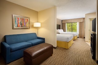 Holiday Inn Express & Suites Alpharetta - Windward Parkway, an IHG Hotel