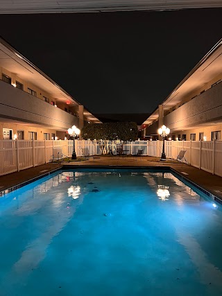 Red Roof Inn & Suites Irving - DFW Airport South