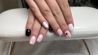 Nails by Lizzi