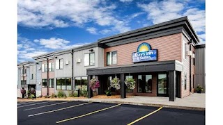 Days Inn & Suites by Wyndham Duluth by the Mall