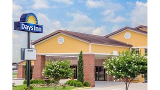 Days Inn by Wyndham Lake Village