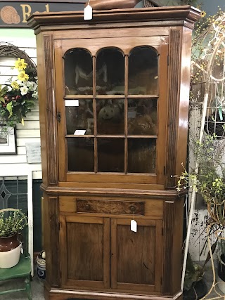 River Mountain Antiques