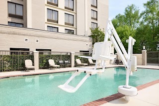 Holiday Inn Express & Suites Alpharetta - Windward Parkway, an IHG Hotel