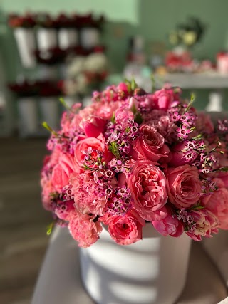 Luxe Arrangements Flowers and Gifts