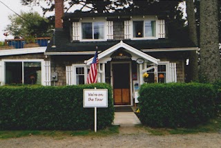 Hutchins House, Vintage Cottage Beach Rental