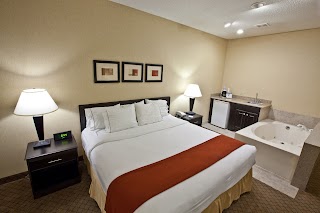 Holiday Inn Express & Suites Plymouth, an IHG Hotel