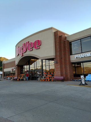 Hy-Vee Grocery Store