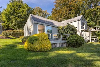 Dockside Guest Quarters