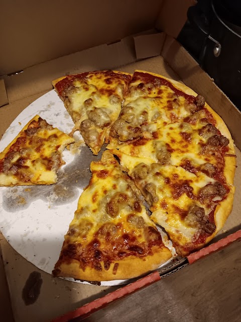 Photo of Beggars Pizza - 369 East 147th Street, Harvey, IL 60426, USA