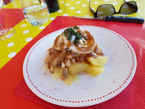 Photo de Bistrot Des Amis - 6 Place des Platanes, Fomperron, France
