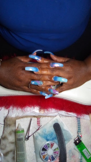 Phoenmal Woman Body Scrub and Braids an Manicures Llc