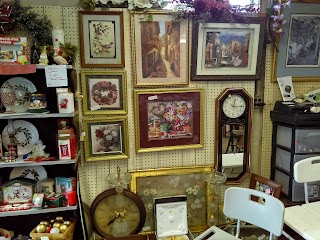 Carducci's 2nd Hand Shop