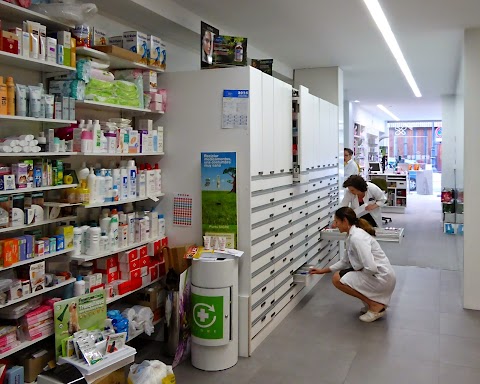 Farmacia Canteli Oviedo. Pharmacy, 药店, Pharmacie, Aphoteke, 薬局