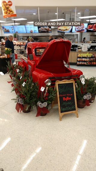 Hy-Vee Grocery Store