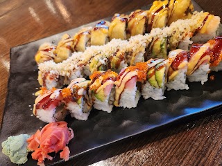 Red 8 Asian Bistro & Sushi Bar