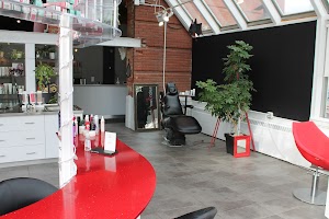 Salon Front