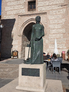 Escultura de la Reina Isabel la Católica