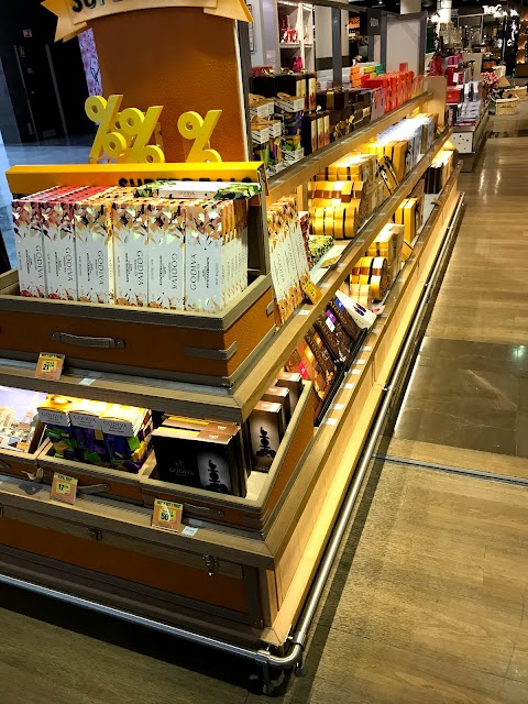 DUTY FREE CDG Terminal 2AC - Alcool, Tabac, Gastronomie, Beauté et Mode (BuY PARIS DUTY FREE)