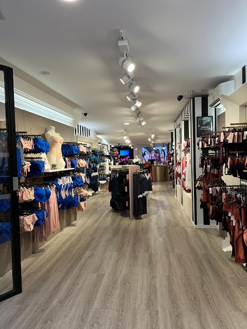Photo de Valege Lingerie - 22 Rue Romain Darchy, L'Aigle, France