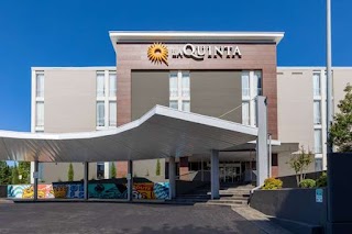 La Quinta Inn & Suites by Wyndham Tulsa Downtown/Route 66