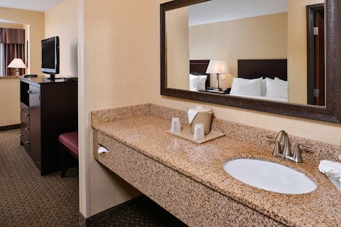 Holiday Inn Express & Suites Portland-Jantzen Beach, an IHG Hotel