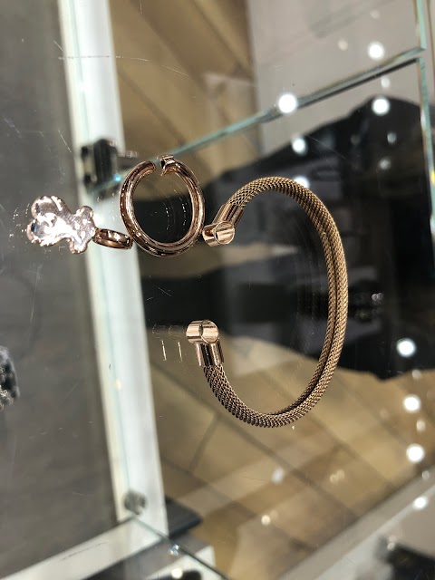 Photo of Tous Jewelry - 1675 West 49th Street, Hialeah, FL 33012, USA