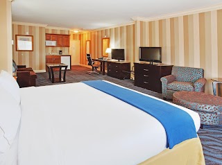 Holiday Inn Express & Suites Santa Cruz, an IHG Hotel